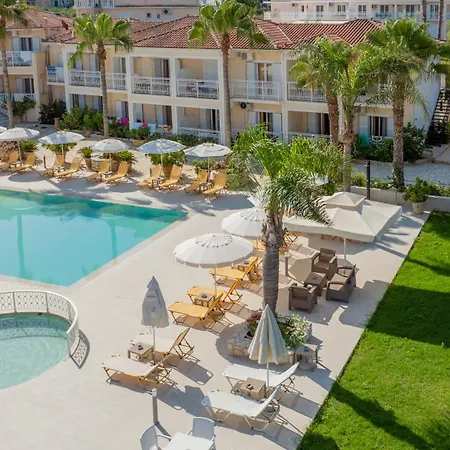 מלון דירות Edelweiss 3*