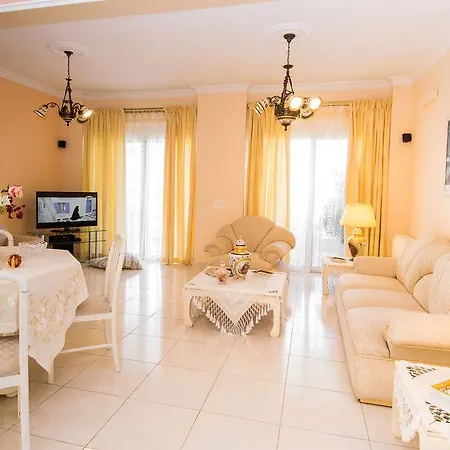 Edelweiss Aparthotel 3*