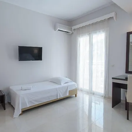 Edelweiss Aparthotel 3*