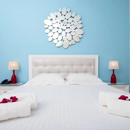 Edelweiss Aparthotel 3*