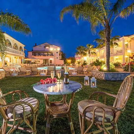 Edelweiss Apartahotel 3*