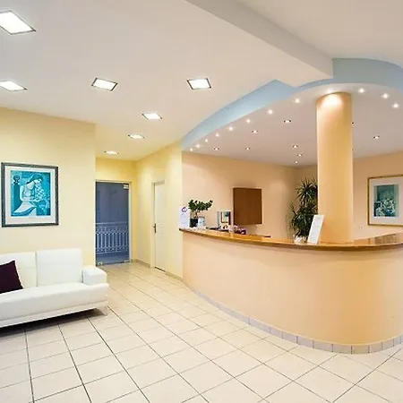 Edelweiss Aparthotel 3*